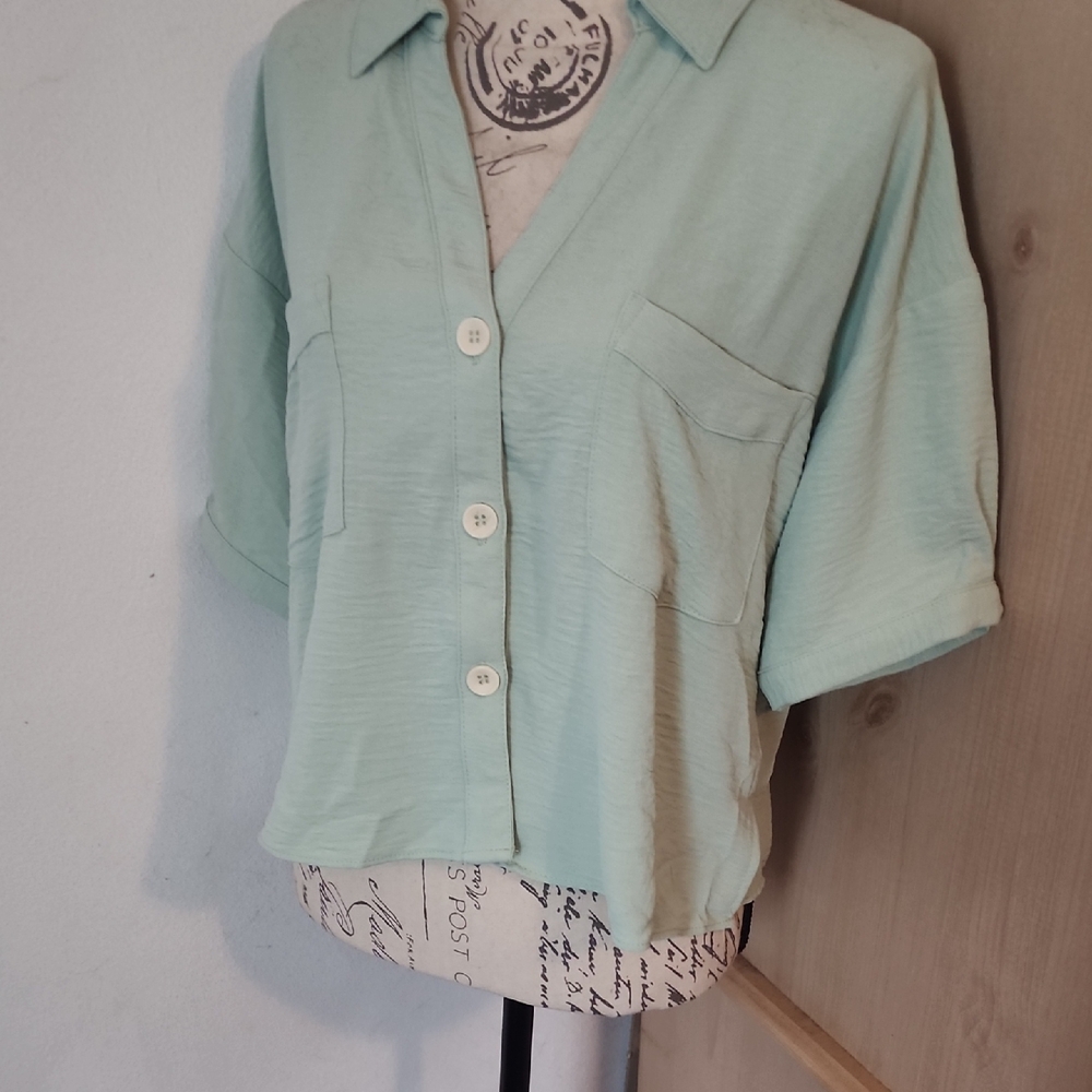 Moa Moa Green Boxy Button Down Shirt with Notched Collar